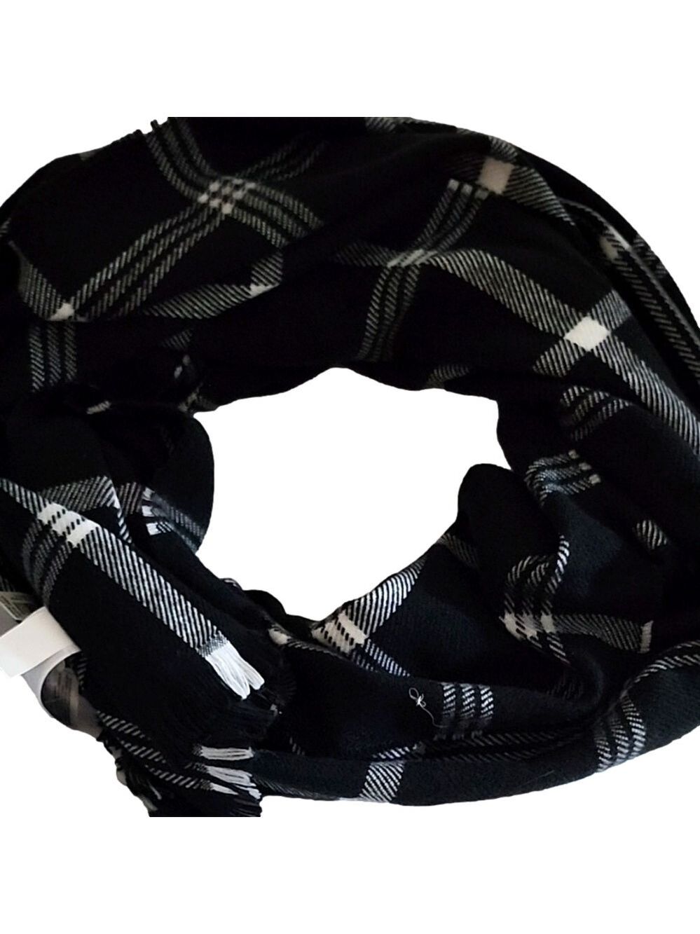 GAP MUFFLER Plaid Black and White Scarf 25X76 INCHES